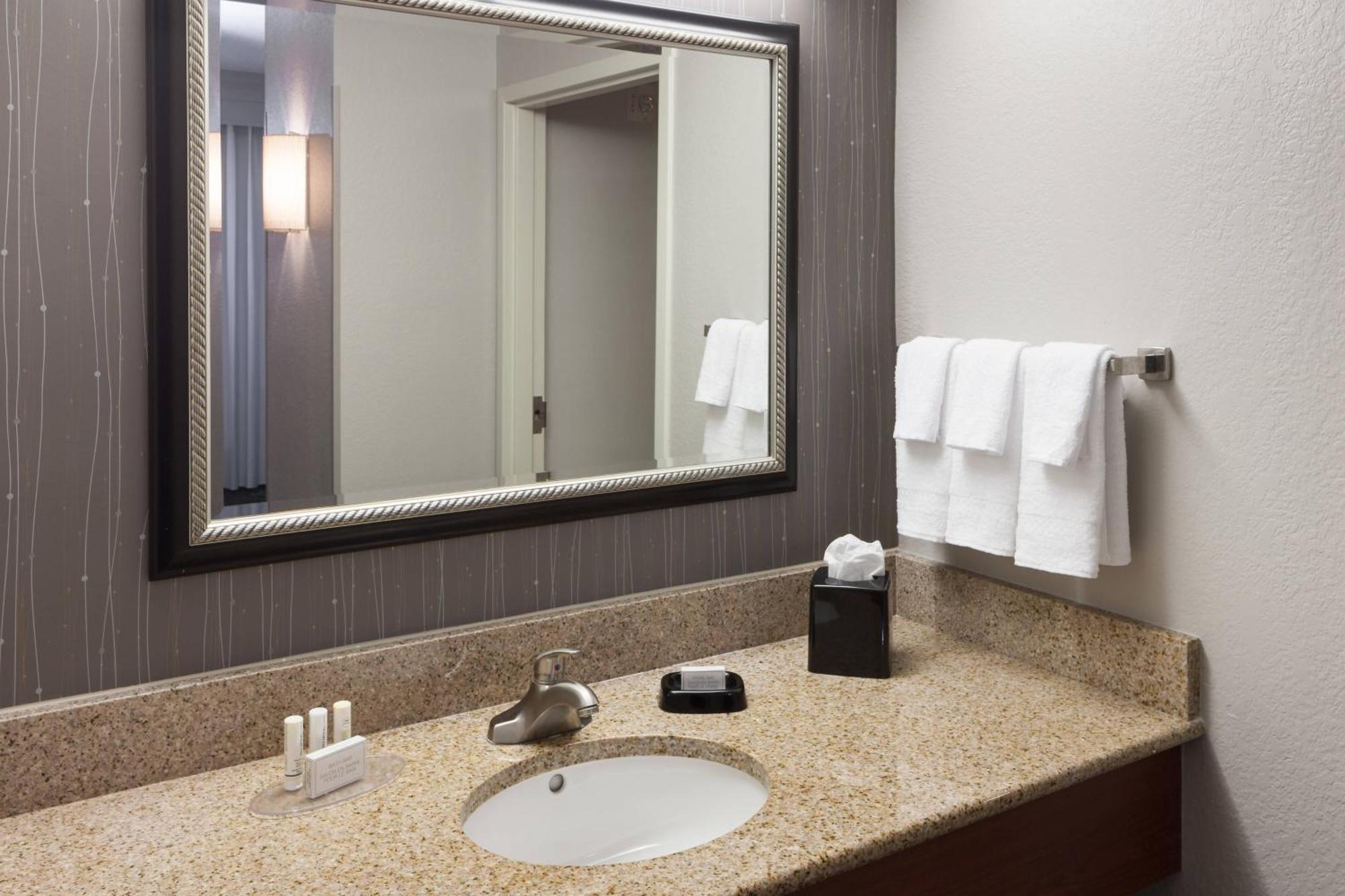 Courtyard By Marriott Miami At Dolphin Mall Sweetwater Екстериор снимка