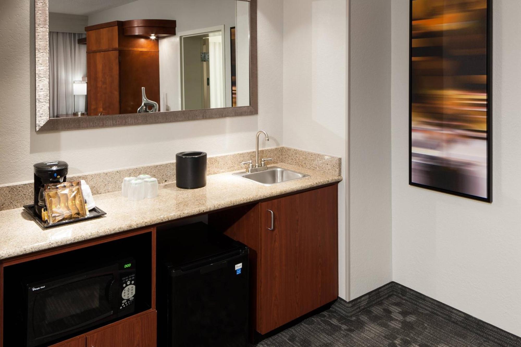 Courtyard By Marriott Miami At Dolphin Mall Sweetwater Екстериор снимка