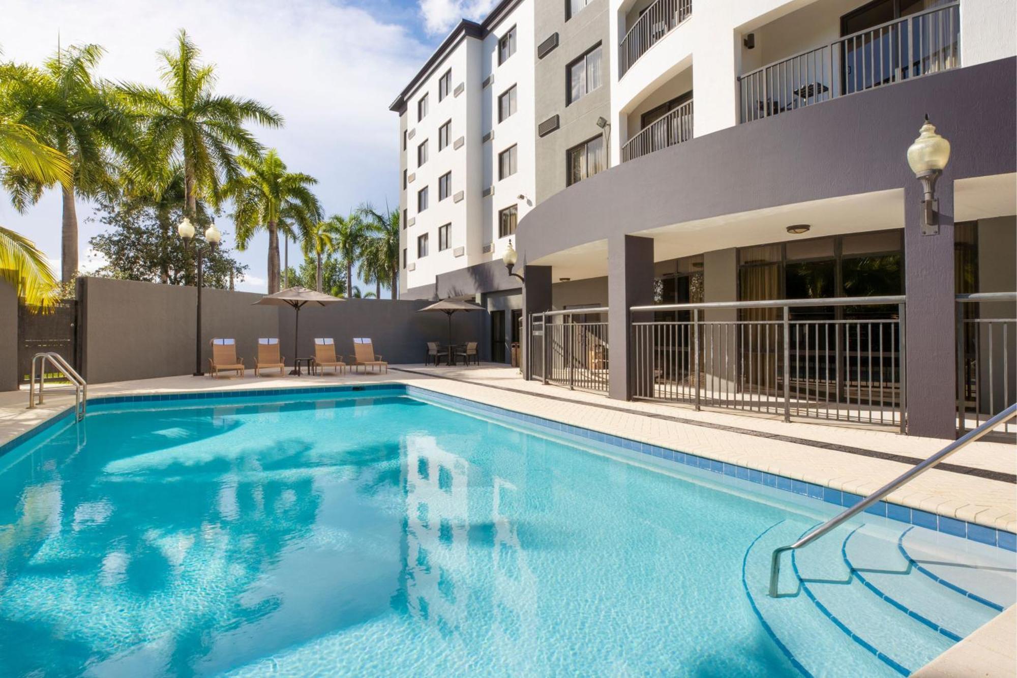 Courtyard By Marriott Miami At Dolphin Mall Sweetwater Екстериор снимка