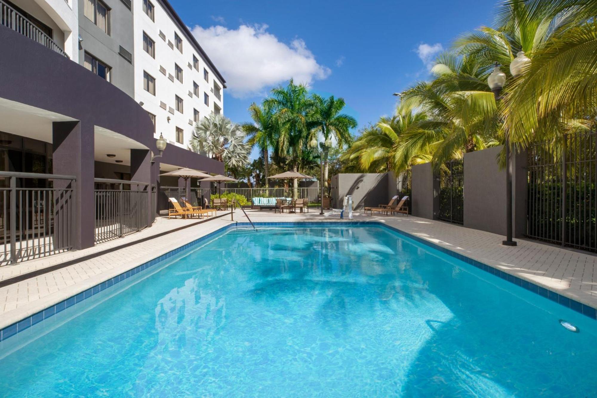 Courtyard By Marriott Miami At Dolphin Mall Sweetwater Екстериор снимка