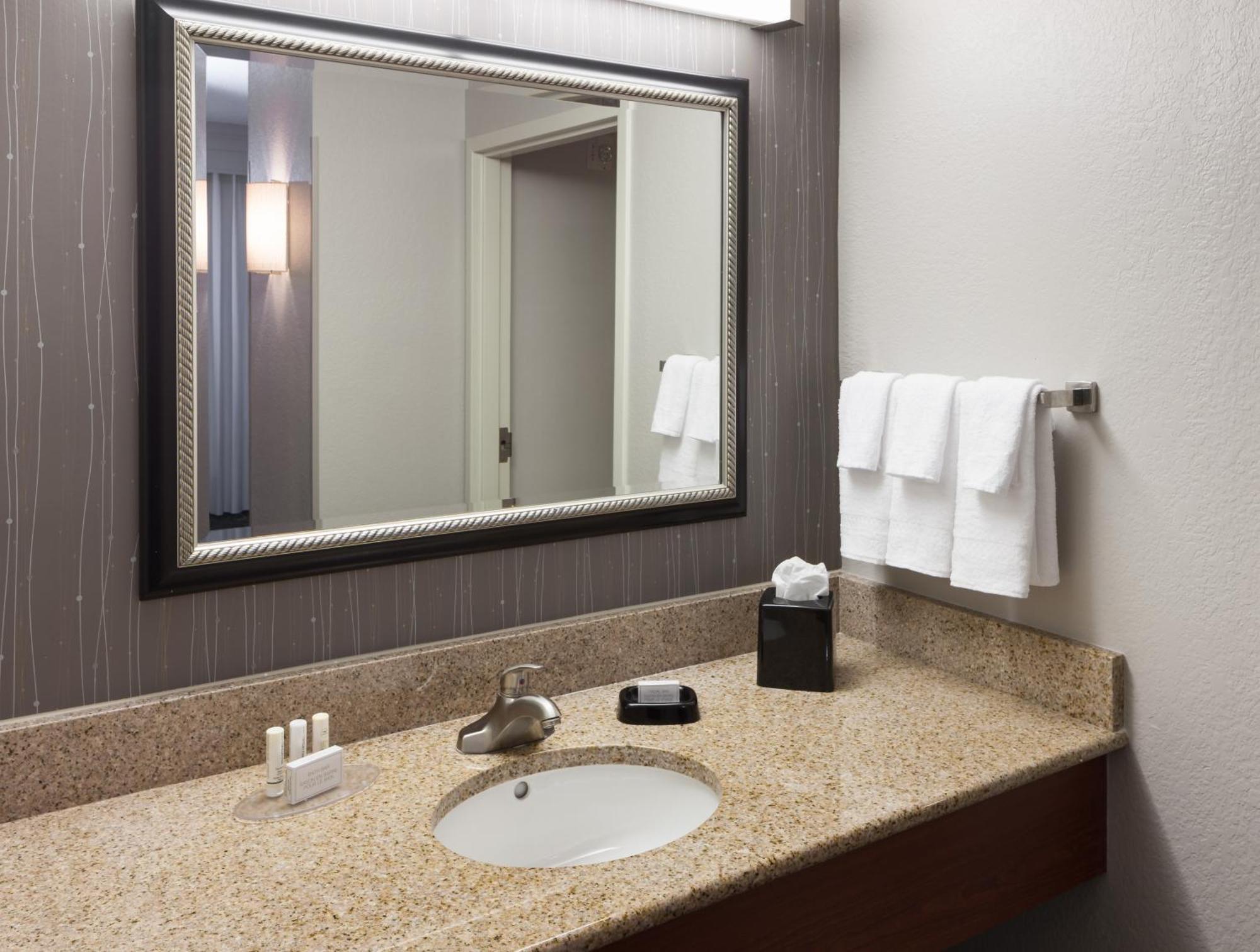 Courtyard By Marriott Miami At Dolphin Mall Sweetwater Екстериор снимка
