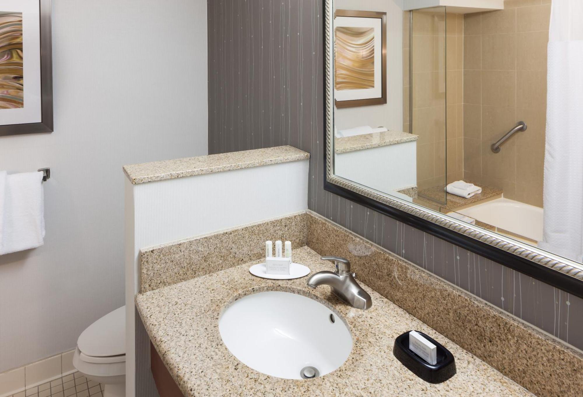 Courtyard By Marriott Miami At Dolphin Mall Sweetwater Екстериор снимка