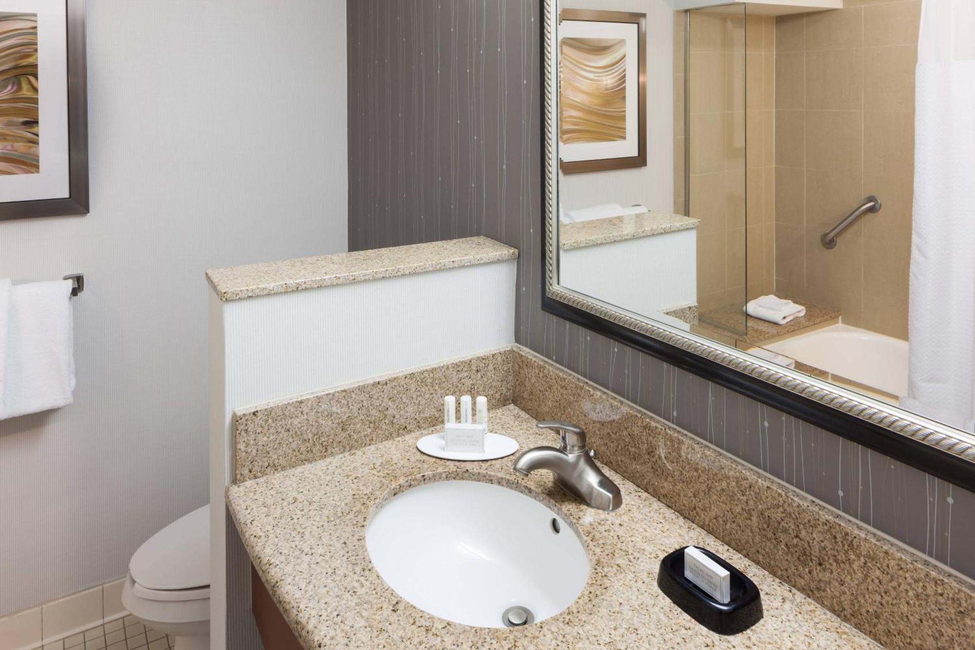Courtyard By Marriott Miami At Dolphin Mall Sweetwater Екстериор снимка