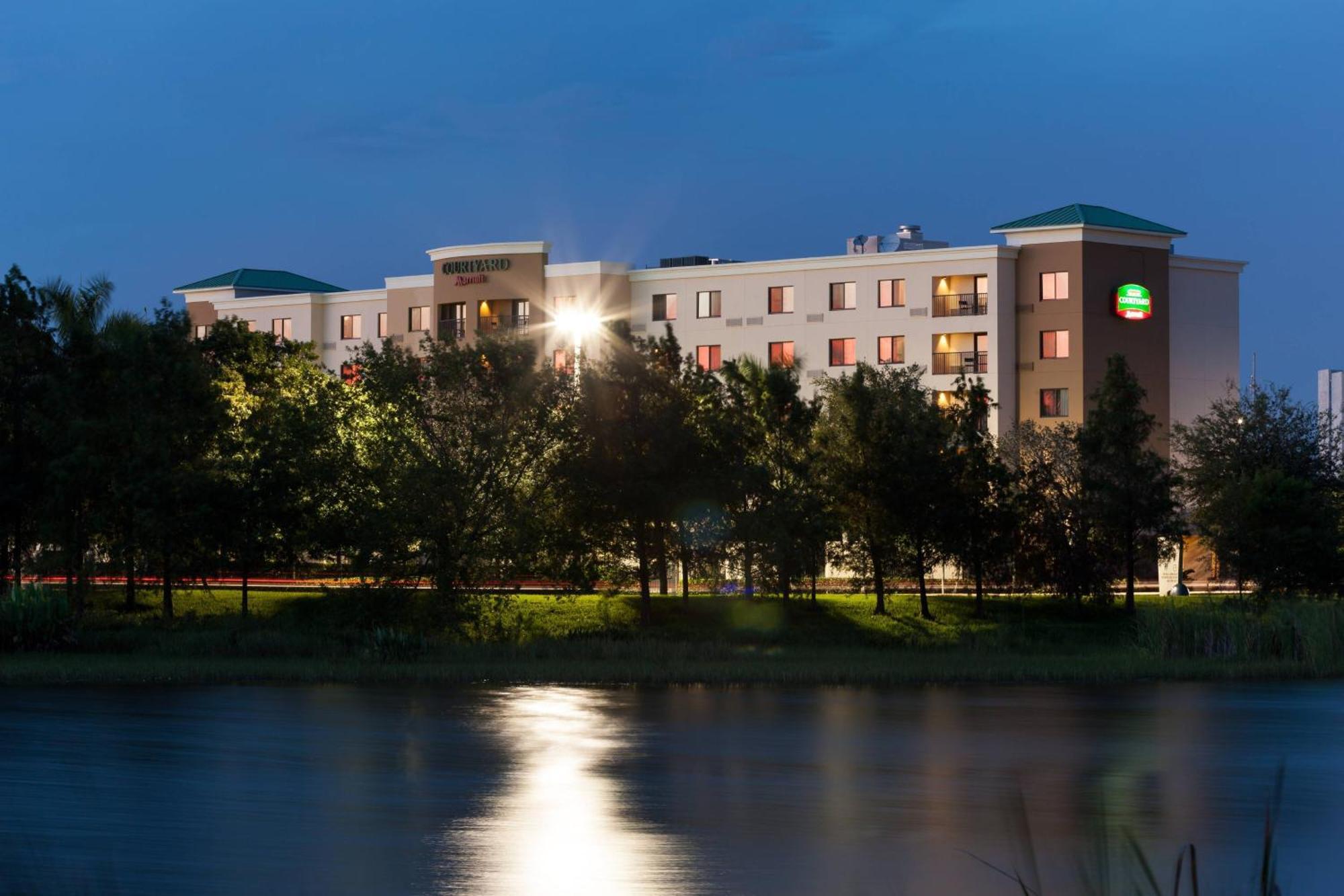 Courtyard By Marriott Miami At Dolphin Mall Sweetwater Екстериор снимка