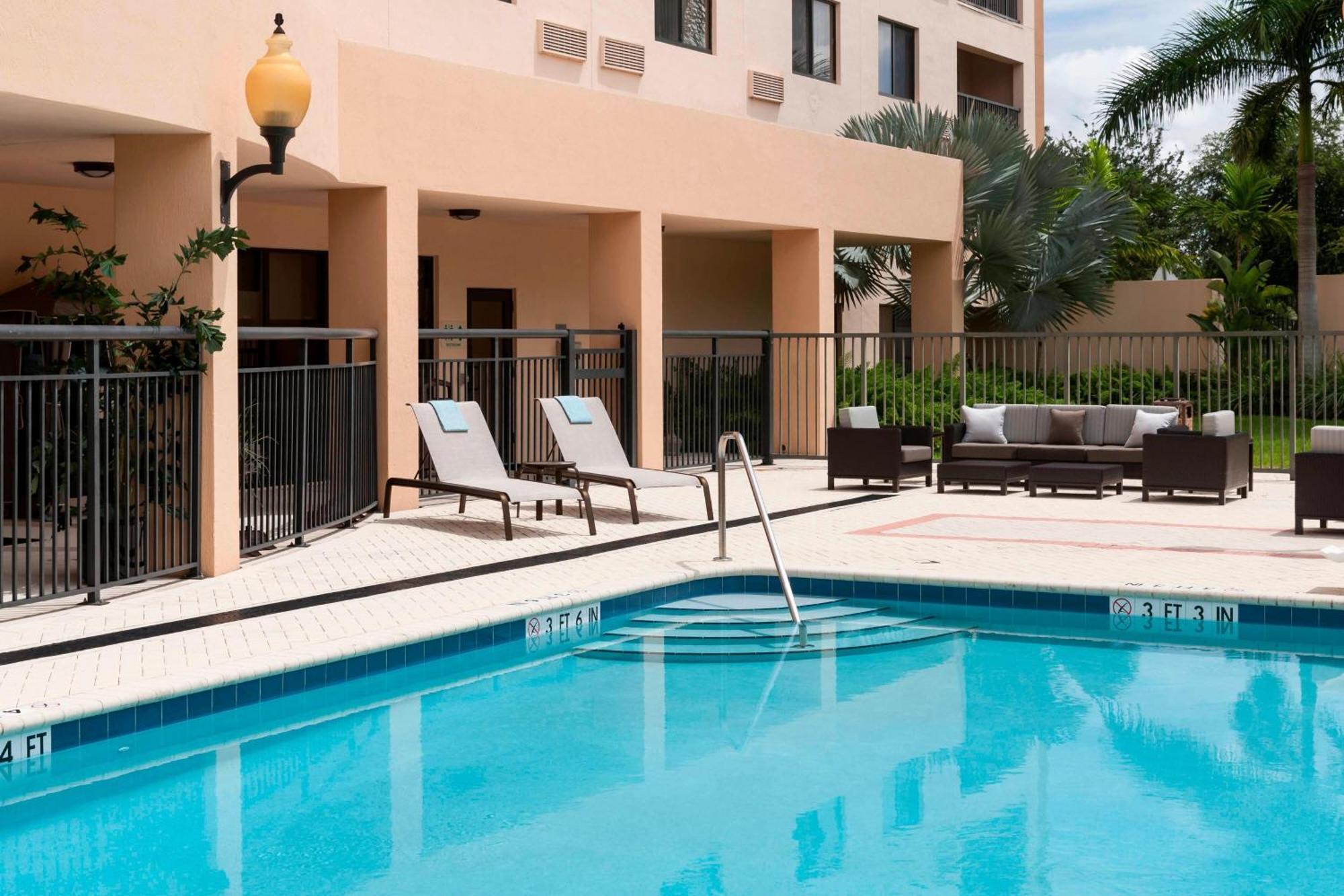 Courtyard By Marriott Miami At Dolphin Mall Sweetwater Екстериор снимка